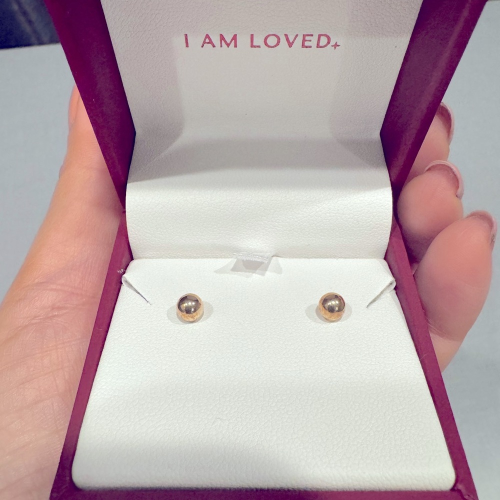 New 14K yellow gold studs